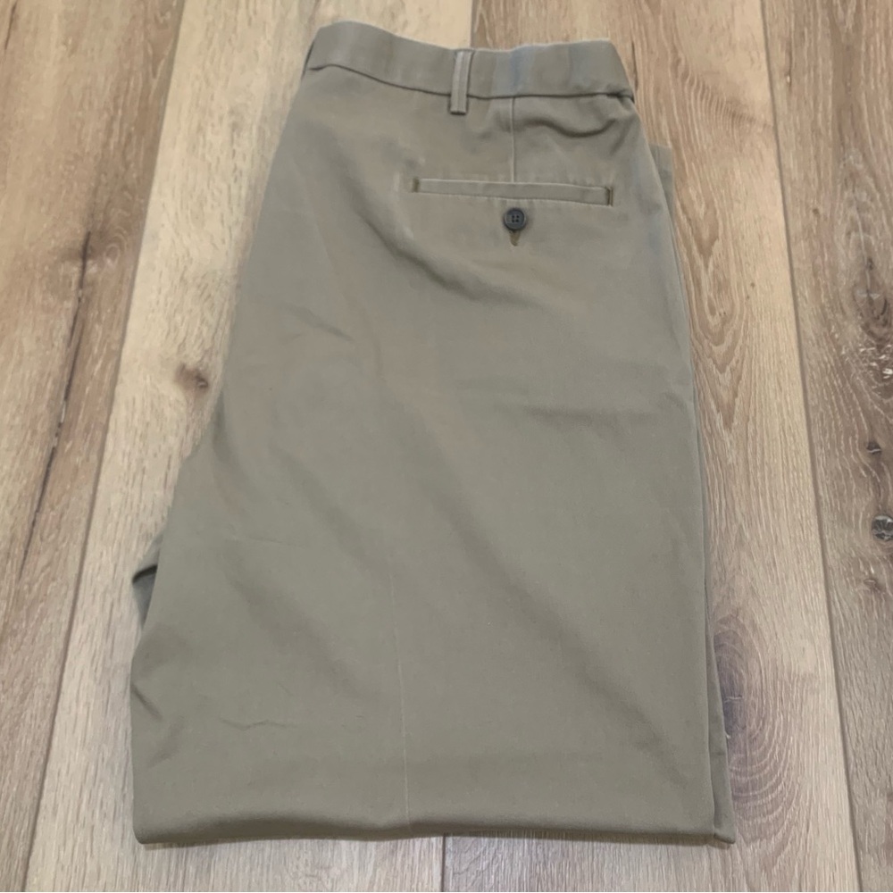 Haggar Classic Fit Premium No-Iron Khakis